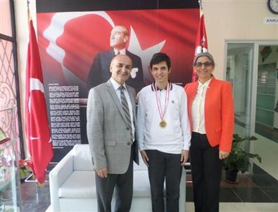 Bahçeşehir’de Satranç Şampiyonluğu Sevinci