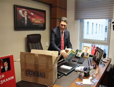 Meclise Veda Edecek Milletvekilleri Odalarını Boşaltmaya Başladı