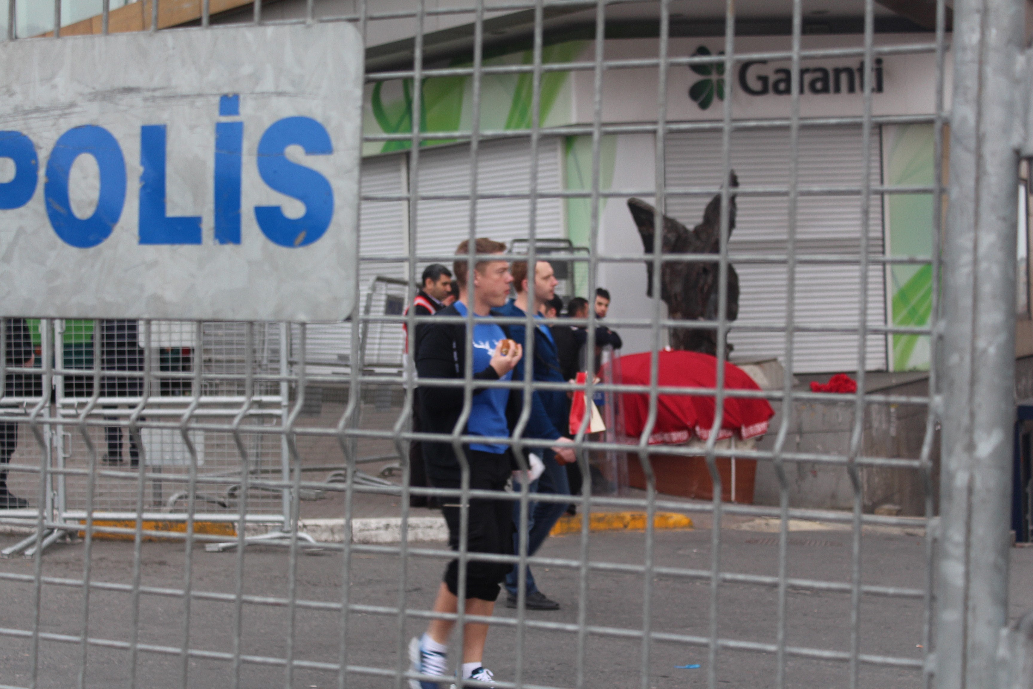 Taksim'e çıkan yollar kapatıldı