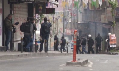 Havai Fişekli Eylemcilere Müdahale