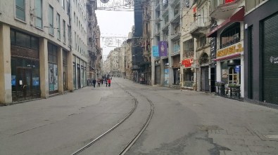 İstiklal Caddesi Boş Kaldı
