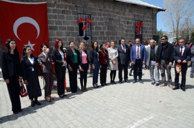 Kars'ta İlkokul Öğrencileri 1 Mayıs'ta Bahar Şenliği Düzenledi