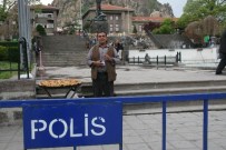 SEYYAR SATICILAR - Kendi Bayramlarını Kutlama Yerine 'Çalışarak” Geçirdiler