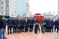 Murat Hazinedar, Taksim'e İşçilerle Birlikte Çelenk Bıraktı