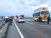 ULUTEPE - Otomobil, Seçim Otobüsüne Çarptı Açıklaması 1 Ölü, 2 Yaralı