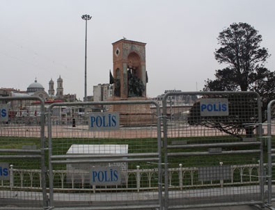 Taksim'e çıkan yollar kapatıldı