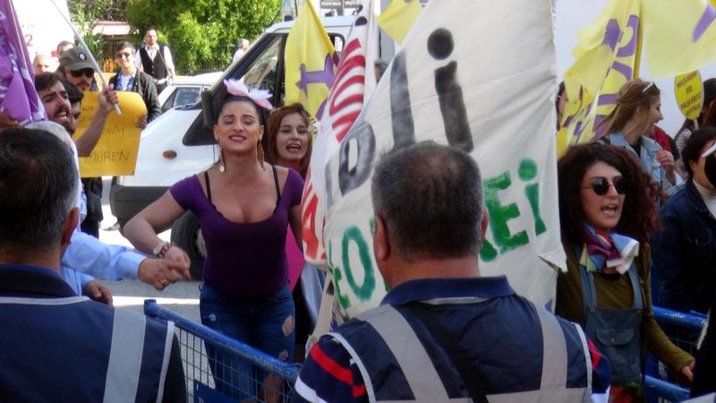 Hatay'da Esad'lı 1 Mayıs kutlaması