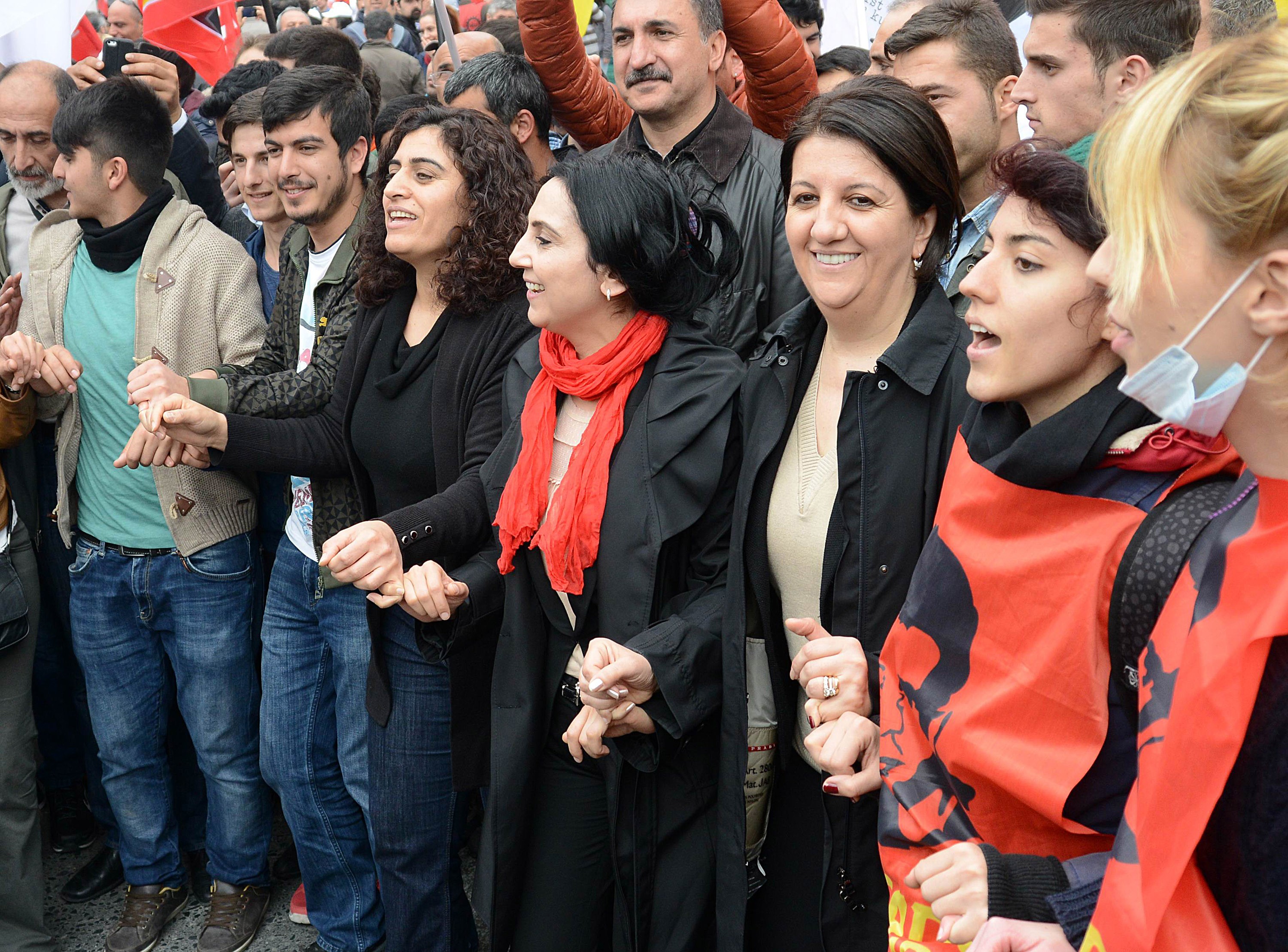Beşiktaş'ta polis dağılmayan gruba müdahale etti