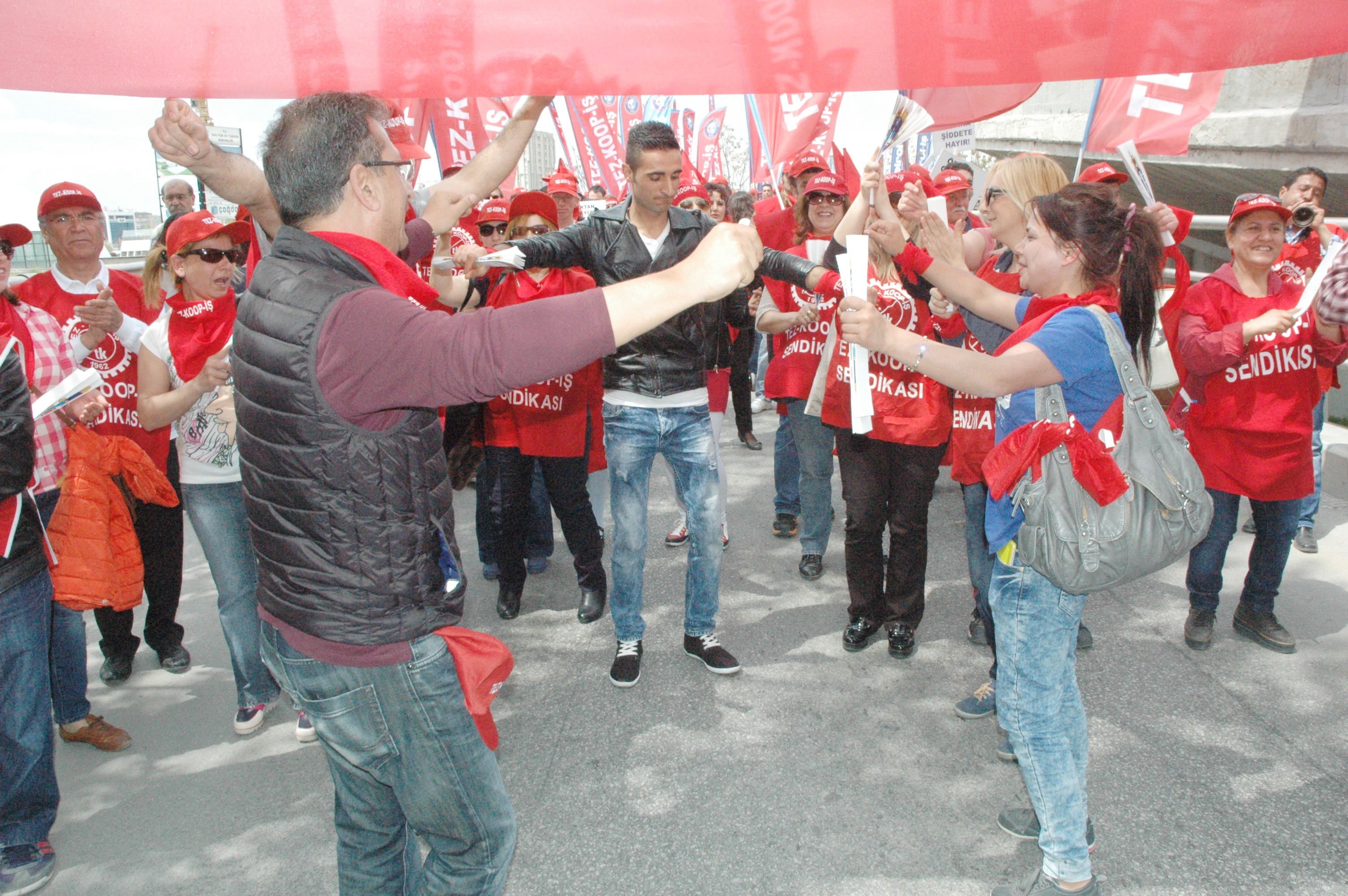 Başkent'te 1 Mayıs Sıhhiye'de kutlandı
