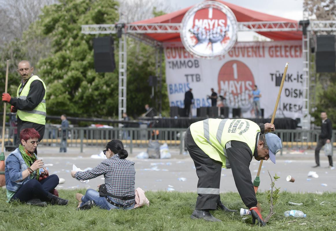 Başkent'te 1 Mayıs Sıhhiye'de kutlandı