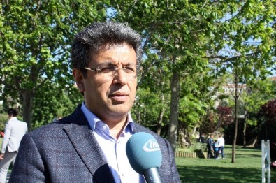 AK Parti 3'Üncü Bölge Teşkilatlarından Annelere Pankartlı Kutlama