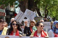 AK Parti'den Annelere Karanfil