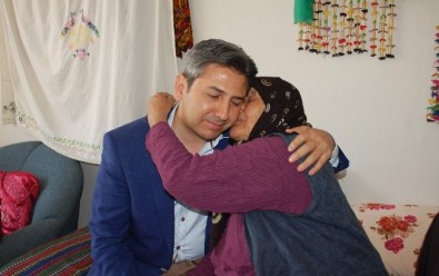 AK Parti Grup Başkanvekili Ahmet Aydın Anneleri Ziyaret Etti