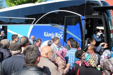 AK Parti Milletvekili Adayları Umre Kafilesini Dualarla Uğurladı