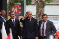 ''Alkışçıların Düştüğü Durumu Görüp İbret Alınmalı''