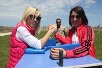 Anneler Bilek Güreşinde