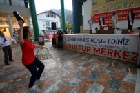 Anneler Terliklerini 'Kötü Alışkanlıklara'Fırlattı