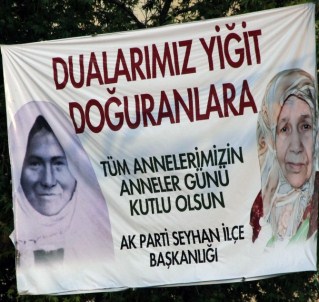 Başbakan Davutoğlu'na 'Anneler Günü' sürprizi