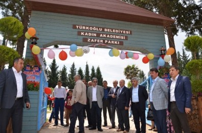 Bu Parka Erkeklerin Girmesi Yasak