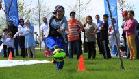 Çocuklar Seyretti Anneleri Oyun Oynadı