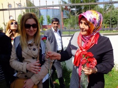 Dürdane Yalar'dan Anneler Günü Mesajı