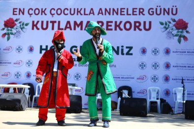 'En Çok Çocukla Anneler Günü Kutlama Rekoru'Kırıldı