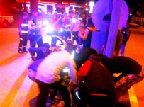 BENZİN İSTASYONU - Erdek'te Trafik Kazası Açıklaması 2 Yaralı
