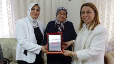 Hamido'nun Eşi Yılın Annesi Seçildi