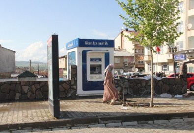 İş Bankası Genç'e Bankamatik Kurdu