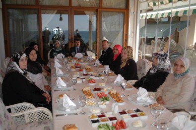 İstanbul Valisi Şahin, Şehit Anneleriyle Bir Araya Geldi