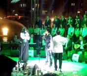 Kırşehir Belediyesi Aile Yaşam Merkezi Kursiyerlerinin Hazırladığı Halk Müziği Konserinde Bir İlk