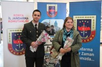 Konya'da Jandarma'dan Annelere Karanfil