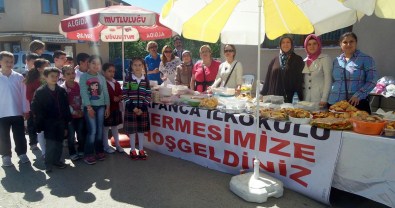 Kütüphane İçin Kermes Düzenledi