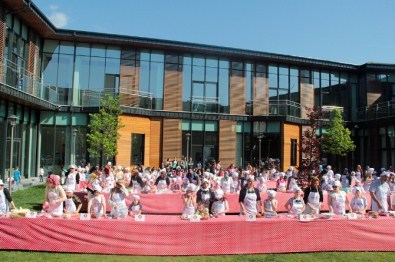 Miniklerden Birbirinden Renkli Pastalar