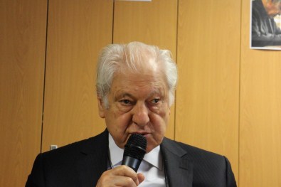 Şair Ve Yazar Pakdil, Fransa'daki Türkler İle Bir Araya Geldi