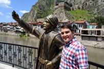 Selfie Yapan Şehzadenin Telefonu Kırıldı