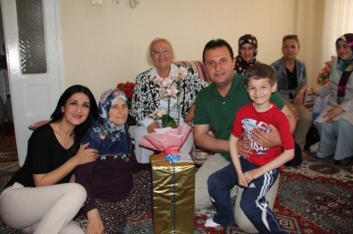 Soylu'dan Fedakar Anneye Anlamlı Ziyaret