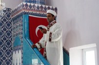 KÖY İMAMI - Teknolojik İmam Hutbelerini Telefondan Okuyor