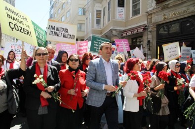 Türkiye'nin Anneleri İstiklal'de Yürüdü