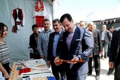 Uluslararası Öğrencilerden Erdoğan Tok'a Sevgi Gösterisi