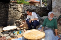 ÜÇÜNCÜ HAVALİMANI - AK Parti Adayı Uslu, Köylerde Evlere Misafir Oldu