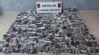 GÜNEŞ GÖZLÜĞÜ - Antalya'da 120 Bin Lira Değerinde Gümrük Kaçağı Güneş Gözlüğü Ele Geçirildi