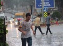 YAĞIŞ UYARISI - Aydın'da Yağış Hayatı Felç Etti