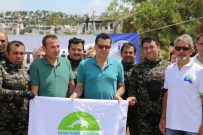 BALIKÇI TEKNESİ - Belediyenin Dalgıç Ekibi, Bitez Koyu'nu Temizledi