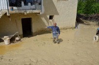 SAMANLıK - Darende'de Sel Maddi Hasara Yol Açtı