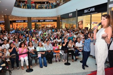 Deniz Akkaya, Optimum'da Annelerle Buluştu