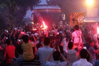 TAKIM OTOBÜSÜ - Galatasaray Kafilesi Adana'da