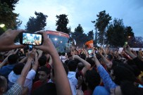 TAKIM OTOBÜSÜ - Galatasaray Kafilesi, Adana'ya Geldi