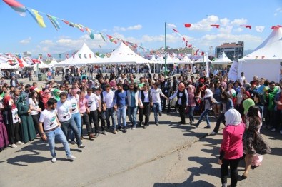 Kültürlerin Buluşmasından Renkli Görüntüler