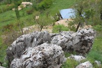 LENFOMA - Tonlarca Ağırlıktaki Kayaların Altında Ölümle Burun Buruna Yaşıyorlar
